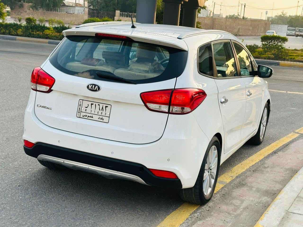 سلام عليكم للبيع كيا كارنز موديل 2014 السعر 135 وبي مجال بسيط بيه قطعتين صبغ موصفات مكينه 2000 دوش سبعه راكب تحكم ستيرن جهتين ايكو اقتصاد حساسات داخلي بيجي كشن كهربائي ستيرن تدفئه وباقي موصفات المعروفه مكينه وكير كفاله تخم تاير حداديه تبريد تدفئه شغال سنويه لـ 28 تحويل مباشر العنوان كربلاء للستفسار ***********
