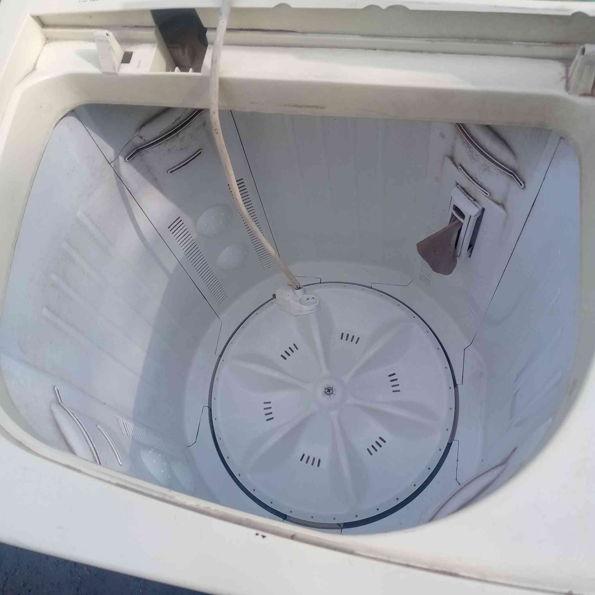 غساله للبيع شغاله كلشي مابيه 75وبيهة مجال ***********
