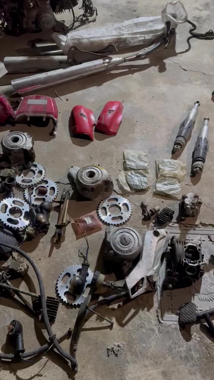 اخوان سلام عليكم غراض سرفيس للبيع للتواصل اتصل على الرقم ***********
