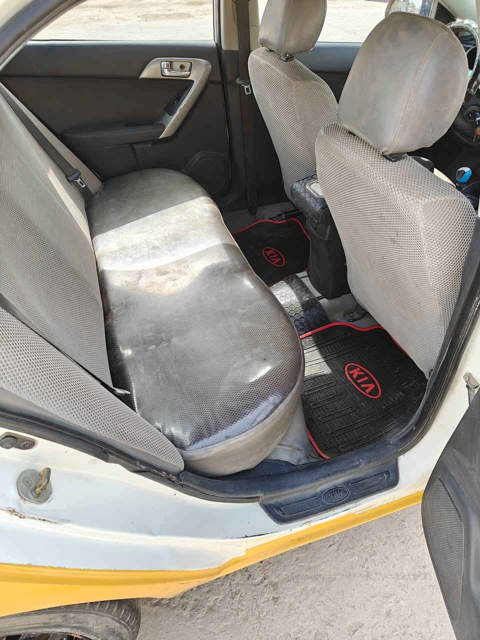 فورتي 13 كير عادي بأسمي سيارة جاهزة كبل للشارع ما نقصها شي سنوية ل 27 مصفرة هيئة وغرامات السعر 74 مكان السيارة ديوانية المركز 
***********
