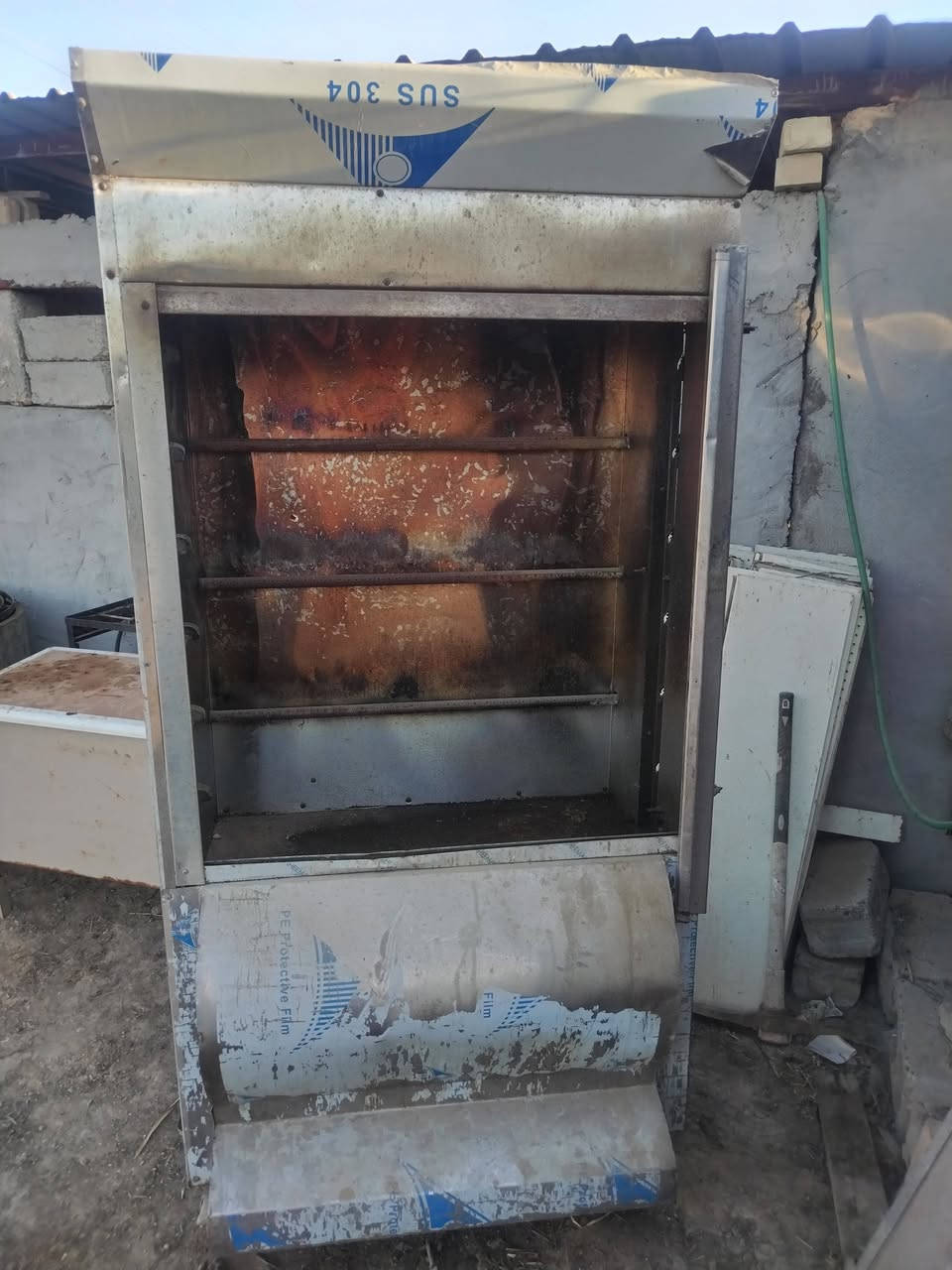 السلام عليكم أغراض مطعم للبيع شوايه دجاج ٩٠٠/صلايه دجاج ٣٠٠/طباخات مستعمله ٢٠٠ /شوايه سمك ٣٠٠ /بيهن مجال اتصل ***********
