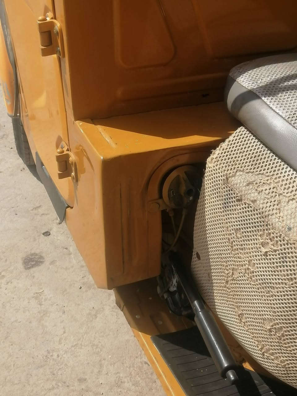 سلام عليكم تكتك للبيع ٢١ شهر ٥ رقم وسنويه انكليزي بغداد مكفوله كفاله عامه بس هاي التكمه بيه صبغ رشات مثل ماموضح بل صوره مكانه بغداد مدينه الصدر حي طارق شارع الوسط رقم الهاتف ***********
