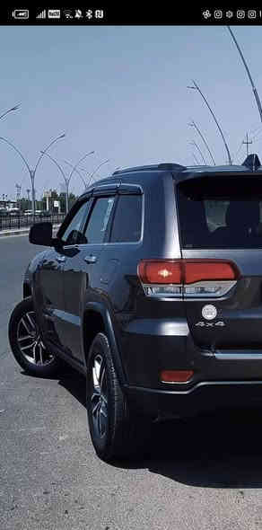 جيب لمتد كراند شيروكي 2020
فول مواصفات اعلى مواصفات بفئتها ام رادار
السعر:235وبيه مجال 
السيارة وارد امريكي  قطع4 تبديل
* رادار امامي مع مانع تصادم . 
* نظام الاصطفاف الالي (اوتوپارك) . 
* تحذير الخروج عن المسار . 
* دفع رباعي 4x4 
فرش المقاعد من الجلد . 
* صفي المقاعد الأمامية كهربائية .
* ذاكرة لحفظ وضعيات الجلوس . 
* صفي المقاعد الأمامية مع تبريد وتدفئة . 
* نقطة عمياء ..
* مقود السائق من الجلد  .
* مقود السائق كهربائي . 
* تدفئة ستيرن . كهربائي 
* سقف بانوراما .
* شاشه كبيرة مع نفكيشن GPS . 
* مصابيح امامية زنون . 
* المصابيح الأمامية مع LED لايت . 
* كشافات ضباب بروجكتر زنون . 
* تشغيل عن بعد .
* صندوق كهربائي .
* حساسات أمامية . 
* حساسات خلفية .
* كاميرا خلفية .
* مرايا متحسسه للضوء العالي . 
* بلوتوث تلفون . 
* محدد سرعة . 
* نظام بريك اوتماتيكي ( Auto Break System ) .
المحرك 3600 
السياره ماشيه  73km حقيقي مع ضمان 
تايرات جدد 
السياره نظيفه وجديده جدا اكثر متتصور   للتواصل ***********
