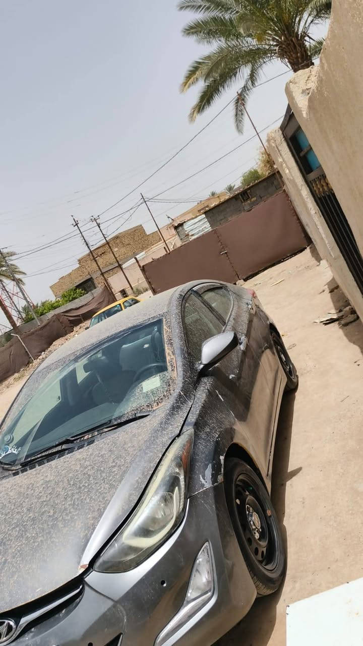 سلام عليكم الانترا للبيع موديل 2015 رقم بغداد سنويه لل 27 شرط التحويل كير مكينه حداديه جاهزه خير من الله تبريد شغال كهربائيات شغاله كله شاشه بيه 
تبديل بنيد فقط سياره عوزه صبغ فقط جاهزه للصبغ 
للبيع او مراوس بتكسي الانتره شعدك نزل والرزق على الله الاتصال *********** السعر 88 وبيه مجال قليل اتصل واني بخدمتك مكانه بل الحله
