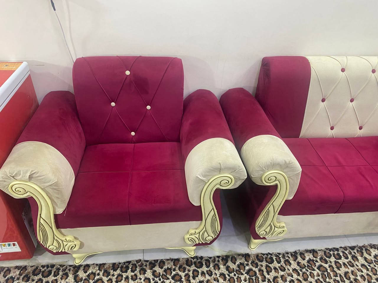 تخم للبيع يتكون من اثنين قنفات ثلاثيه ووحده ثنائية وكراسي اثنين
للاستفسار الاتصال ع الرقم *********** او واتساب
