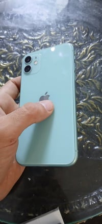 آيفون ١١ • ١٢٨ • خط بطرف
