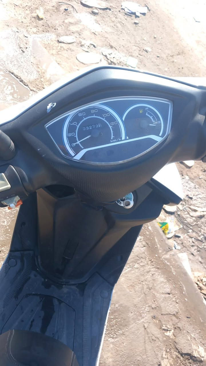 سكنز صيني مكفول كهربايات سلف كلها شغاله سعره ٥٥٠ الف ***********
