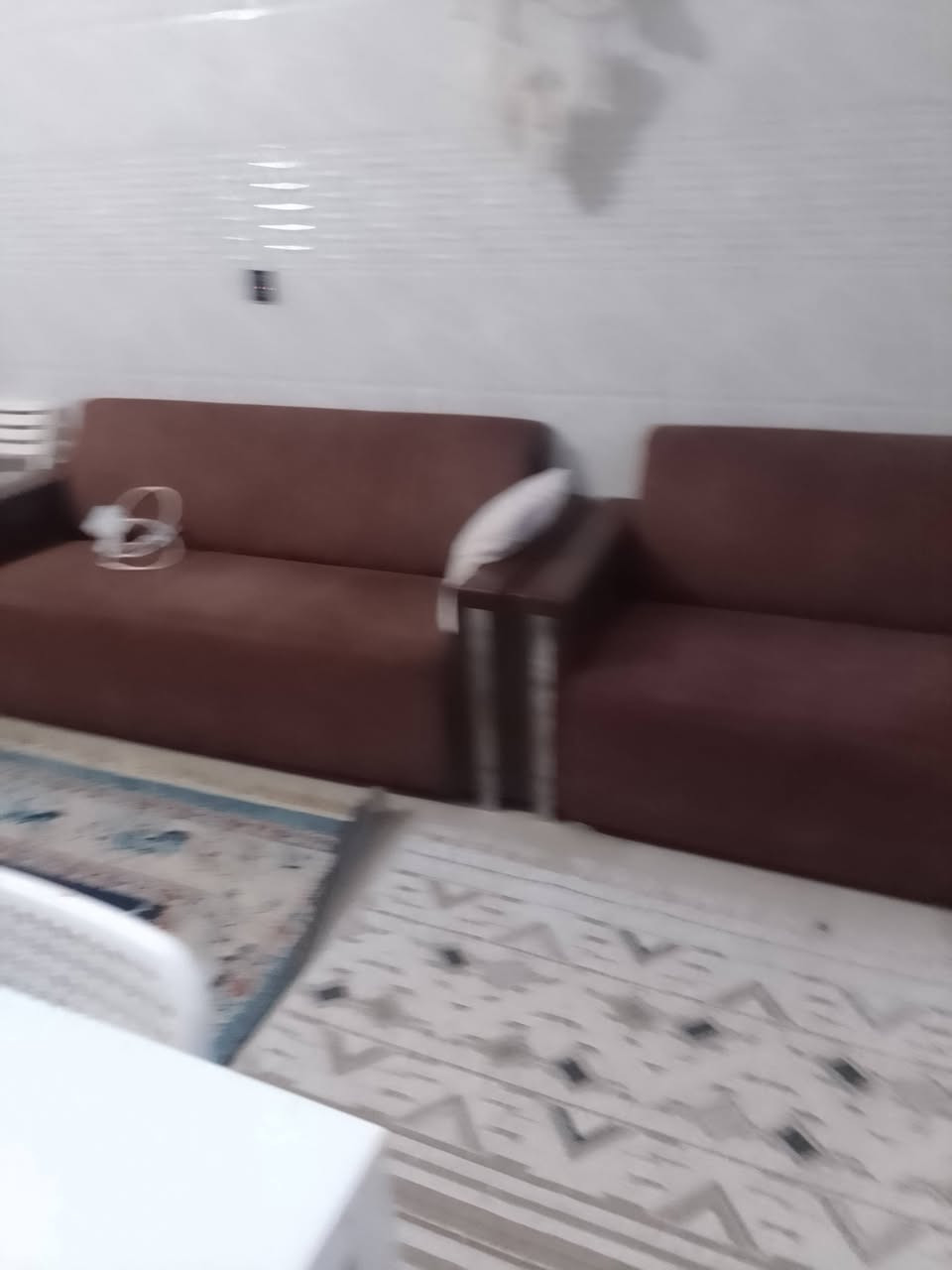 ثلاث قنفات للبيع بحاله وسط اثنان اجنبيه واحده عراقيه ترهم لمكتب وهول المكان الدوره الشرطه السعر150 الف ت***********
