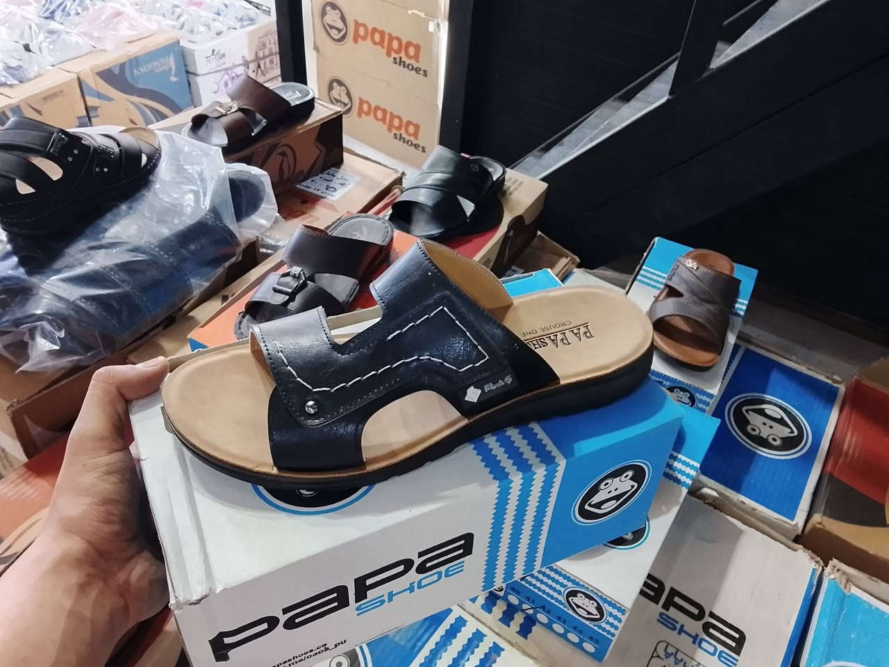 شحاطة رجالي القطعه ٣الف
الكارتون درزن ٣٦الف راسلني وتساب ***********
