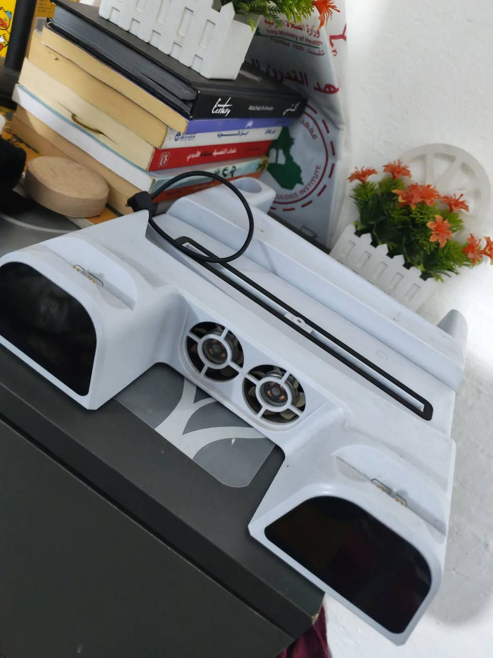 يو بي اس يشغل بلي وشاشة ضمان سنة  وقاعدة بلي وشحن جوستكات ب ٦٠ الف قفل ***********
