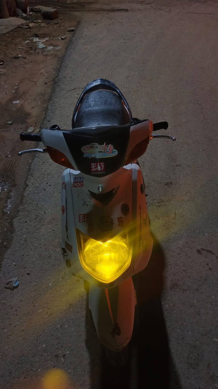 السلام عليكم دراجه سكنس نثيه نوزل سرعه 140 الدراجه شغاله سلف وهندر الكهربائيات كامله اشاير كلوبات كله شغال كفرات كله كامل دبلات امامي وخلفي شغالات مكينه خير من الله نقصها بريك امامي والضفيره ملعوب بيها السعر 350 وبيها مجال مكاني بغداد التاجي منطقة ابو الجدايل ***********
