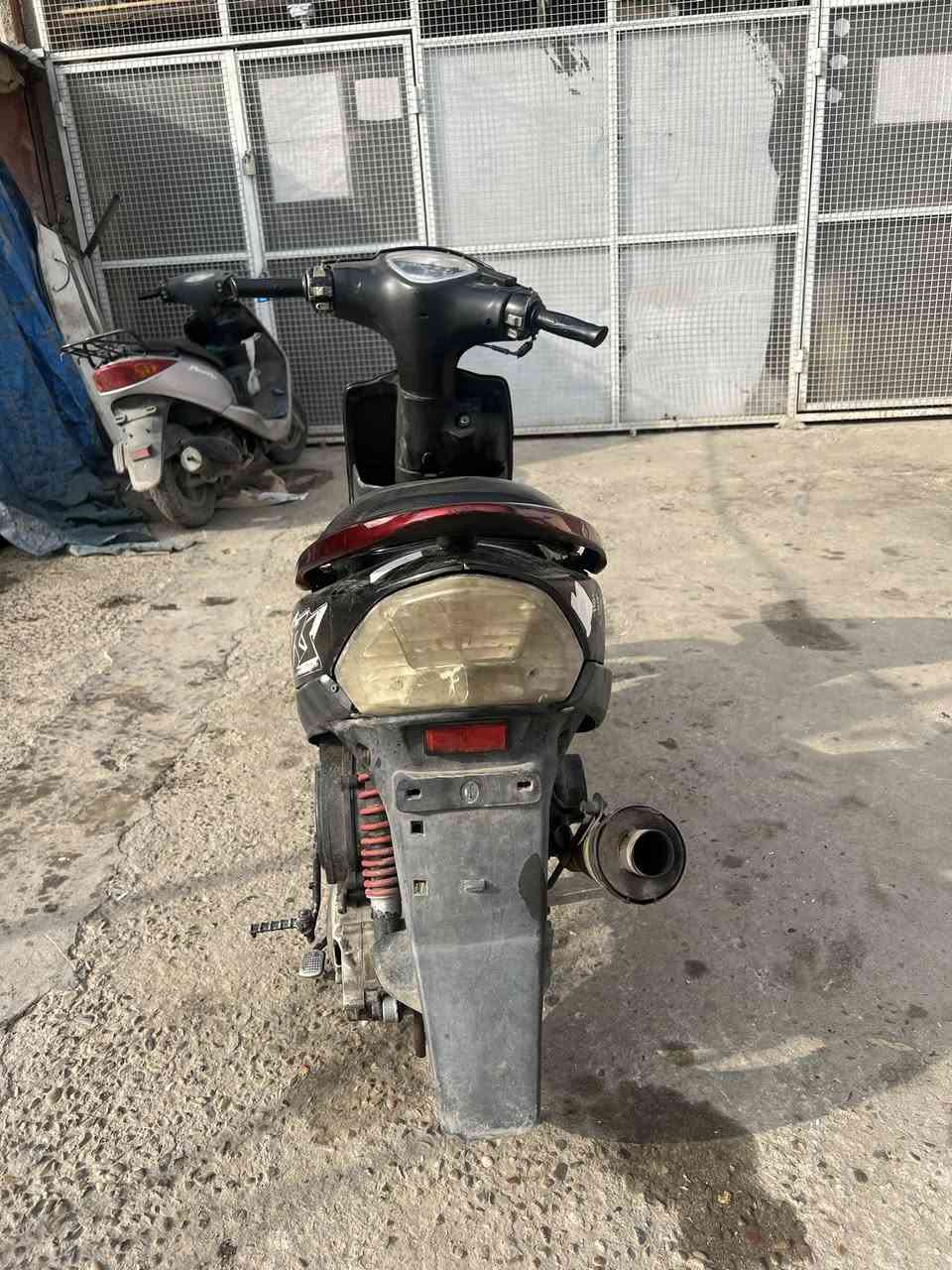 السلام عليكم اخواني 
ماكس عدله دراجه طابوكه جديده مال رمبه عليه بوشه 55 يعني اذا تريد ترجع بلادي تترحمله لين روله وفشك واكس جدد 
دراجه منقصه شي بس صالنصه مرتبه اذا انت تحب صوت عالي بقيه تجفيت جديد شرط الشلعه والمعدل 
للبيع بسعر 525 وبيه مجال اذا انت مو خبره لا تجي تفحص 
مكاني بغداد الطالبيه قرب محلات سيد هاني رقمي *********** للتواصل
