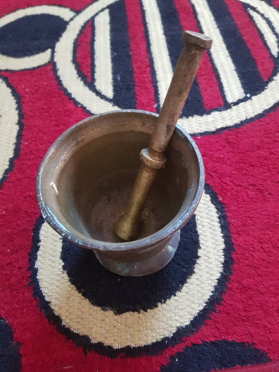 السلام عليكم اخوان هاون نحاس ثقيل القياس الارتفاع ١٣ سم للبيع ٥٠ الف مع التوصيل 
***********
