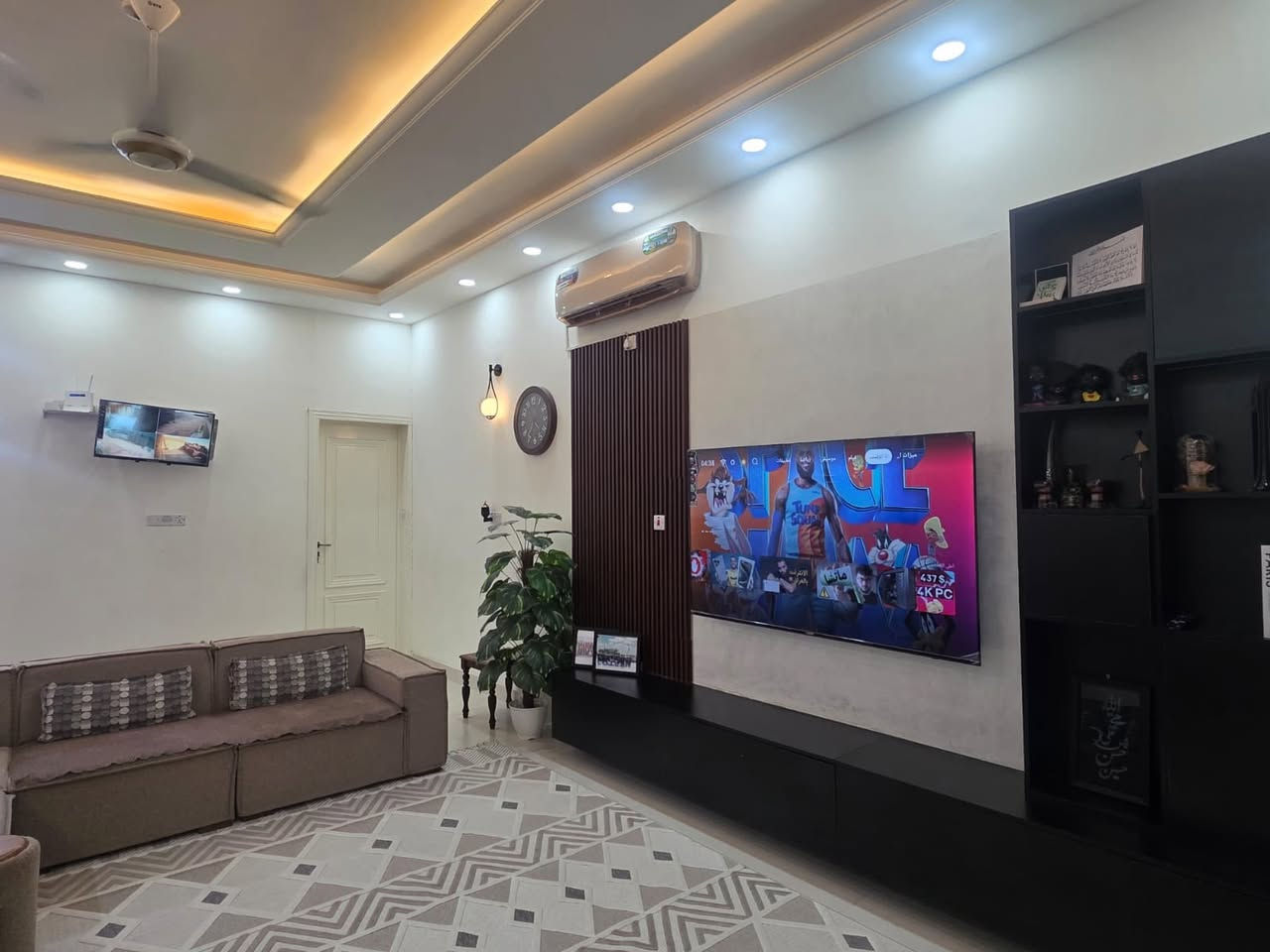 (#أَعَــــــــــــــــــــلَأَنَ) 
   ((#مكتــب_شمــس_الباحــث_للعــقارات_السماوة))

دار للبيع ▪️ في الجربوعيه قرب المستشفى الاماني
المساحــه ▪️200m طابقين 

 يتكون من 4 غرف  نوم صالتين  واستقبال مطبخ ومجمعات صحيه مطلوب للأسكان 30 مليون التسديد الشهري 173 الف 

السعر الكلي مع الطلب 200 مليون قابل للتفاوض   

#حاب_تعرض_عقارك_كل_ماعليك_مراسلتنا_على.          _الخاص_أو الأتصل_على_أرقام_المكتب https://www.facebook.com/shamsalbhith?mibextid=LQQJ4d

     شمس الباحث للعقارات السماوة 
                       بأدارة    
             ابو مؤمل الفرطوسي      
                  ***********      ***********

(🌹#شعارنا_الأمانة_والثقه_والأخلاص_في_العمل🌹)
