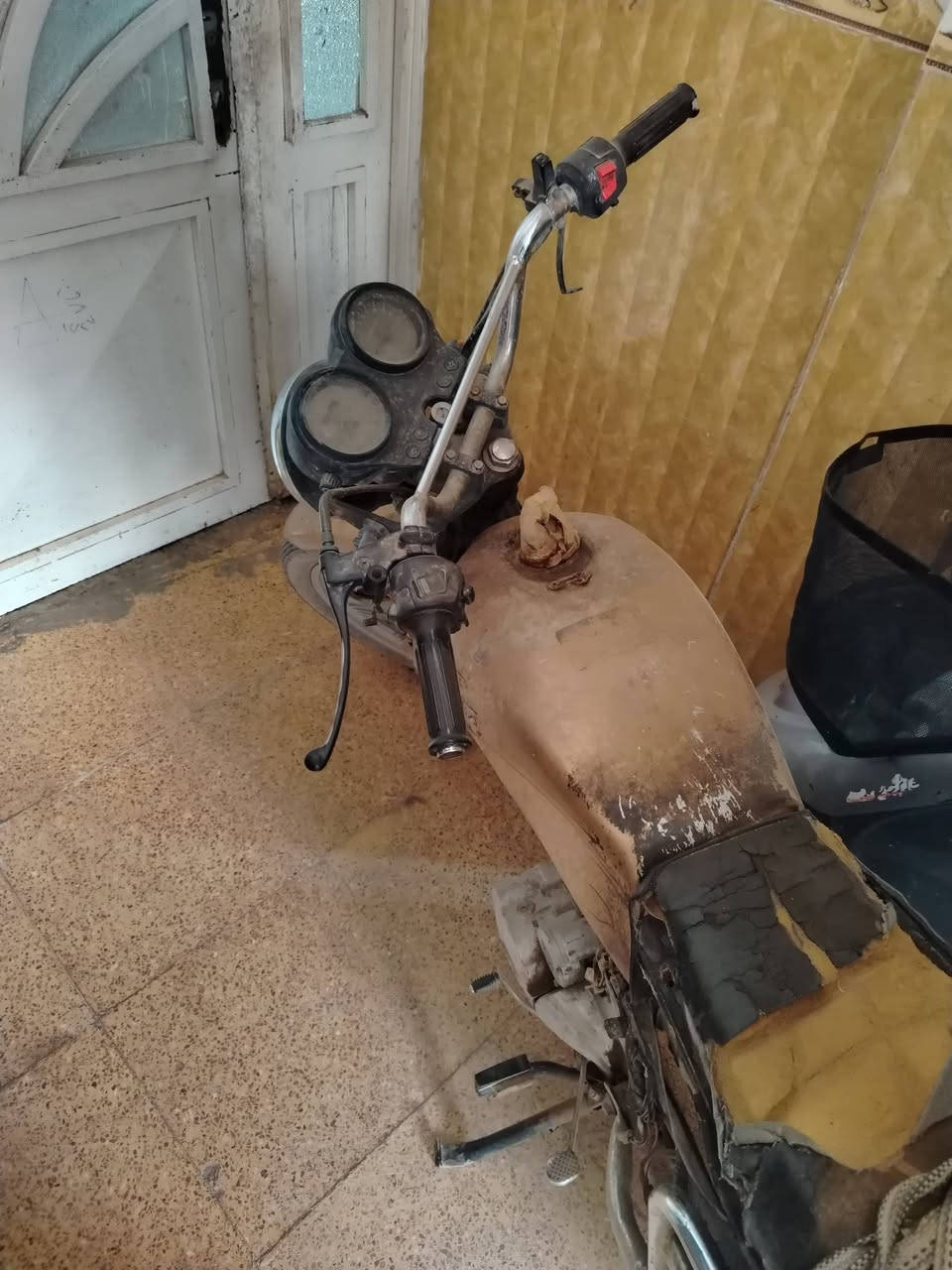 فيوم للبيع 2015 كربلاء حي الوفاء 
مكينه كلجات جديده
دبلات خلفيه جديده
زنجيل جديد
تاير خلفي جوبلس جديد
كابريتر جديده
شغاله سلف هندر
كهربائيات كلها شغاله عوزها باتري واشاير
أوراق اصوليه
سوبايه بل لايت ودرع امامي موجودات اني فاتحهن
يرادلها ترتيبات تغليف كشن  قبق
سعرها 350الف


**إذا كنت صاحب هذا الإعلان وتريد حذفه لأي سبب، رجاءا أرسل رسالة إلى الدعم الفني**