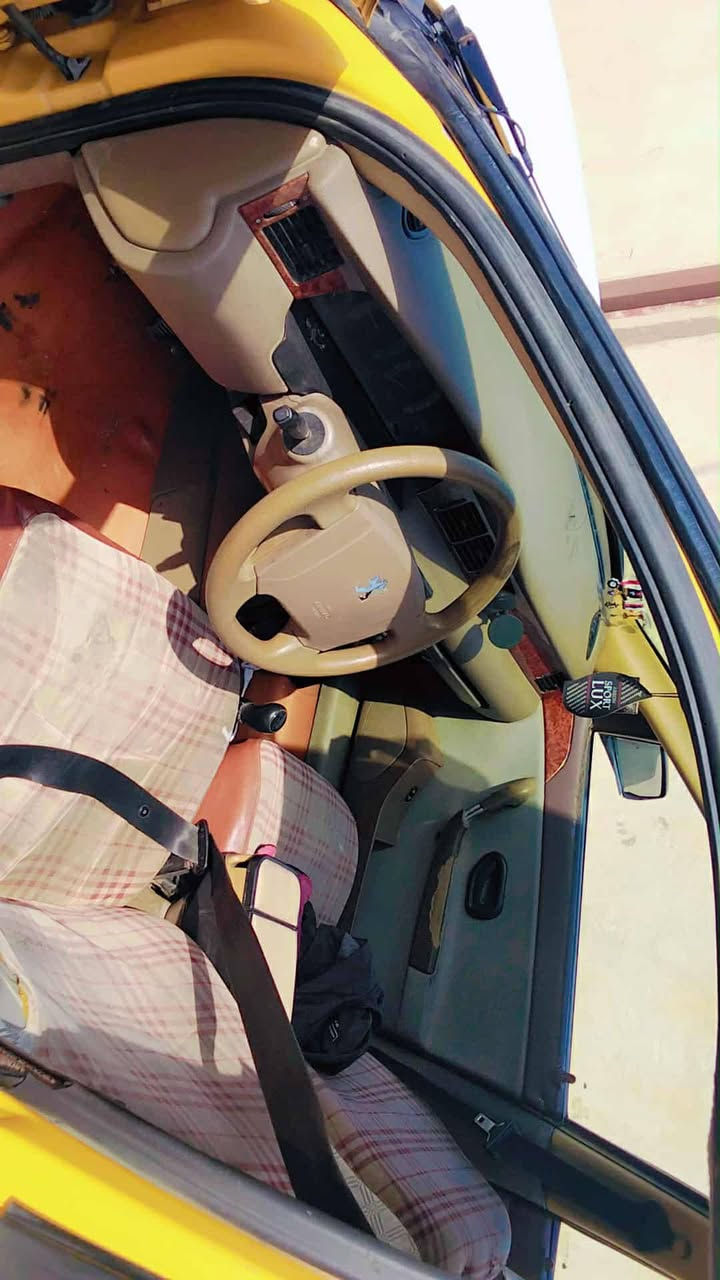 السلام عليكم
سمند للبيع موديل 12  كرستال 
السياره بيه بارد فقط  بل باب 
سياره نضيفه باتري جديد سلف داينمو كله جديد 
رقم بغداد الإنكليزي شرط التحويل 
مصفره من كلشي 
سنويه نهايه 31 
سياره جديده 
--------------------------------------- 
مكاني بغداد الحسينيه مال الراشديه 
***********
