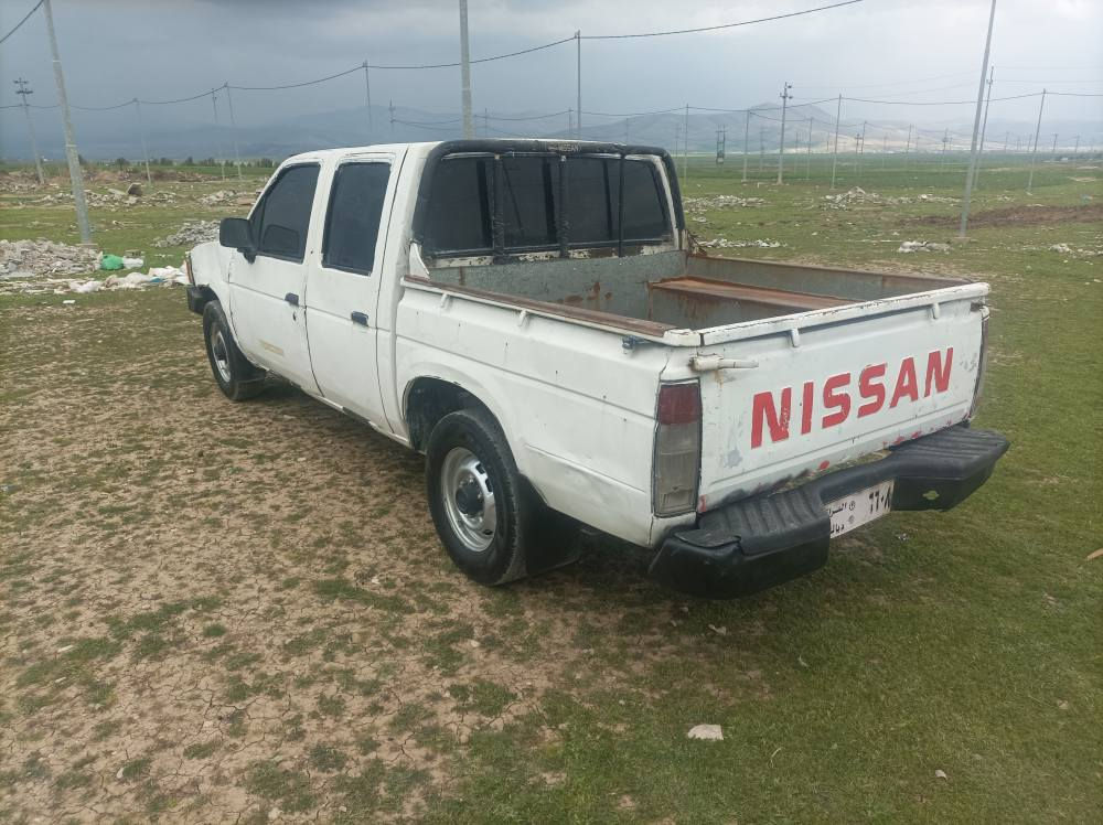 پیکاب نیسان ،ئاڕمی سۆران ڕەسمەکە،مۆدێل 1990 گێڕومەکینەی نیسان 2002، بەشەرتی گێڕومەکینە کارەبای کامل مەزبوتە،چوارتایەوویڵی تازەیە،پێشودوای تازەداگیراوە پێشودوای کەپسە لێدراوی نیە،زۆرتوندوتۆڵە،ماڵی کاسپیه،بەنزین زۆرکه م سرف دەکات،نرخی 17گەڵاوکەمێ مەعامەلە ژ.م*********** السليمانية, العراق
