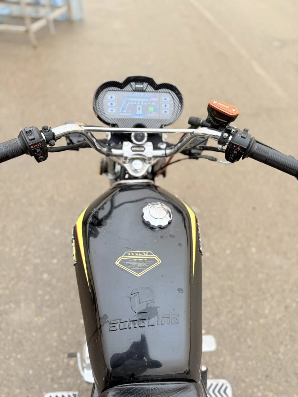 دراجه سولنيك 5گير 2024صفر محرك 200كبس ماطور اينقص مابي تشغيل بصمه وبي تحكم عن بعد يعني من بعيد يشتغل تجي تشوفه احلا من الصوره سعر 650شراي طب خاص او انتصل ***********
