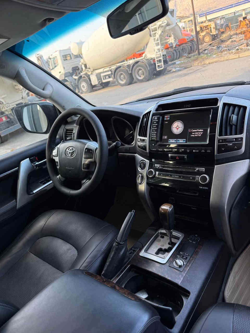 Landcruiser 2013 VXR 8
لاندكروز مواصفات VXR فول 8 بستن 
پارجه ونيف صبخ بي داخلي
310 بريفه جوي كير محرك بشرط
سعر 320 ورقة مجال
*********** دهوك, العراق
