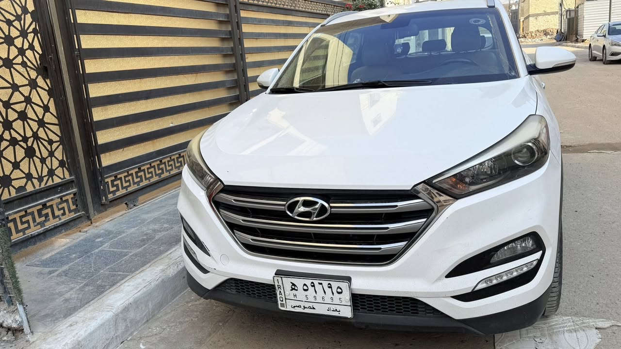 السلام عليكم..
توسان خليجي 18 بغداد ..للبيع فقط.. 

باسمي  .سياره بيها باب مبدل وكاله فقط.. 

والباقي مكفول .كير محرك كفاله ..تبريد وكف  

ماشيه 190 حقيقي 

الي يحب يستفسر.. يتفضل والاتصال***********

العنوان بغداد/ الدوره/ حي دجله 

السعر175$ وبيها مجال قليل جدا جدا.
