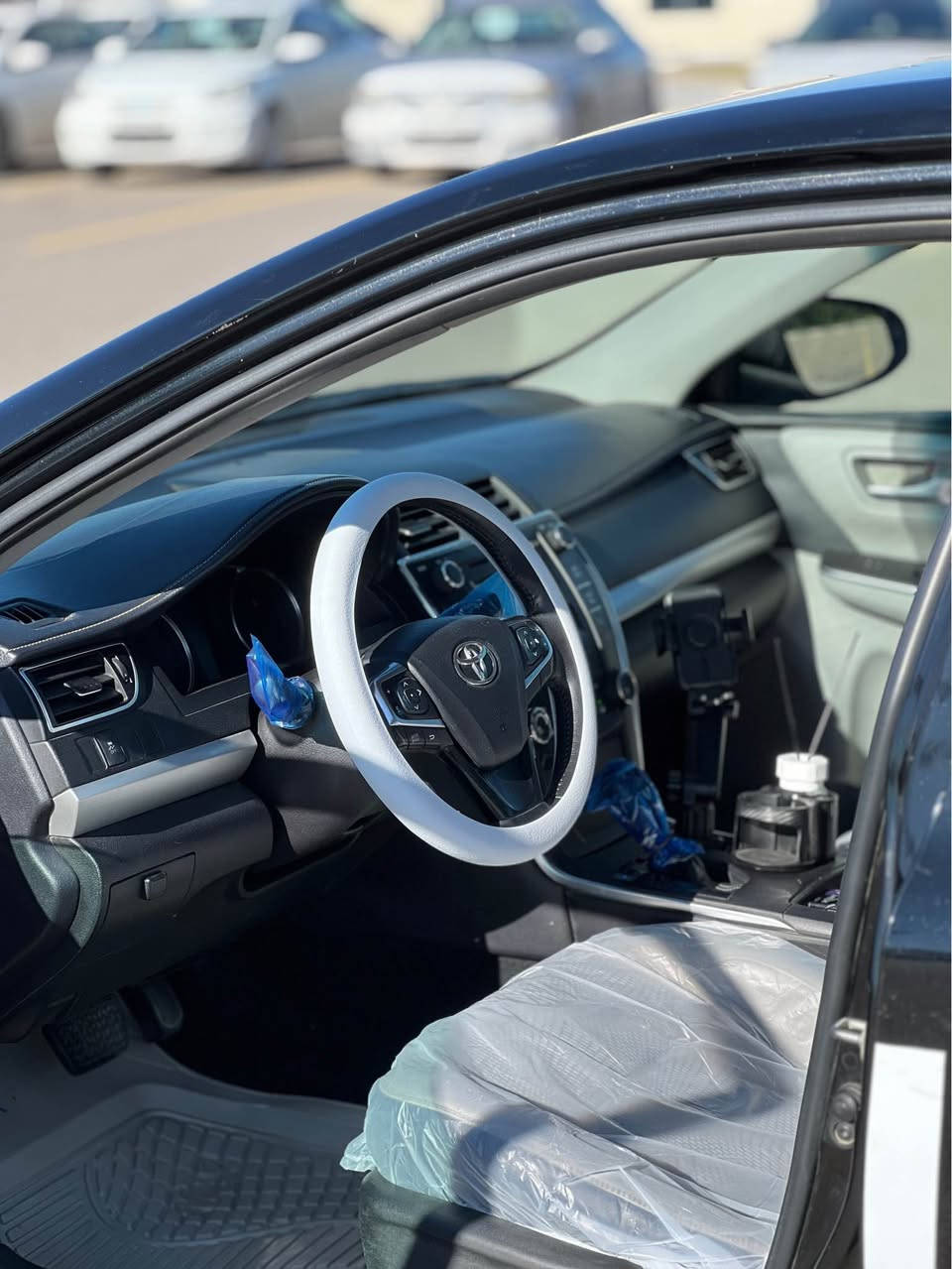 سلام عليكم 
تيوتا كامري 2016 وارد امريكي
محرك 2400
كير محرك بشرط 
طخم صدر امامي وخلفي ٧٥٪؜
تايراتها نضيفه 
دواخل نضافه فول 
تبريد تدفئه
عليها ادامه من خدمات ماڤ
رقم جديد وسنويه جديده 
شرط التحويل
مواصفات se
لايتات زينون ثلجي 
نضافه السياره 95٪؜ لان بيها شكم شخط ورصعه قليل 
ضررها بونيد مصبوغ وشبر من الجامرلغ الامامي اليسار تعديل 
السعر ١٤٥ وقابل للمراوسه شعندك نزل صورها والتفاصيل بل تعليقات او دزلي خاص 
مكاني كركوك (***********) كركوك, العراق
