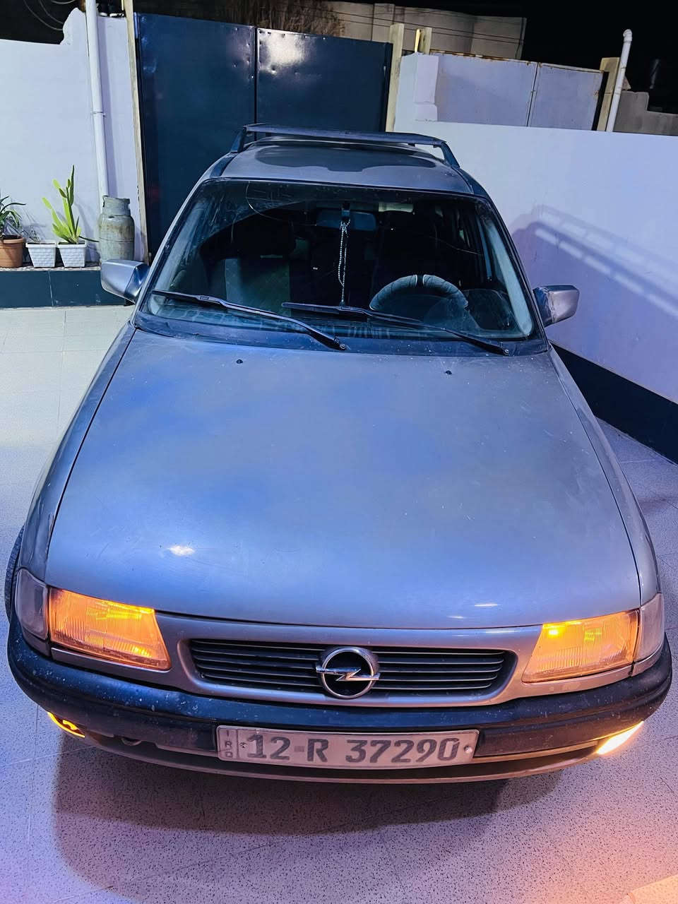 سيارة أوبل أسترا (Opel Astra) ستيشن - للبيع
​سيارة عائلية نظيفة جداً، باسمي والتحويل بشرط وجاهزة للعمل والارزاق.
​التفاصيل:
​الموديل: 1994.
​الرقم: نينوى (رقم جديد مسطرة).
​الملكية: السيارة باسمي والتحويل مباشر وبشرط.
​البودي: مصبوغة عام للجمالية، البونيد مبدل.
​المحرك: بحالة ممتازة جداً (بشرط الفحص).
​التجهيزات: التدفئة والتبريد شغالين 100% (تبريد ثلج ونار).
​الحالة الميكانيكية: طخم كامل جديد، حدادة ومحرك وكير بشرط الفحص (شغل واطلع).
​الموقع: الموصل - الجانب الأيمن (حي الإحليلة).
السعر:45 ورقة.
​للتواصل والاستفسار:
رقم الهاتف: ***********
يمكن التواصل عبر (اتصال أو واتساب أو الخاص).
