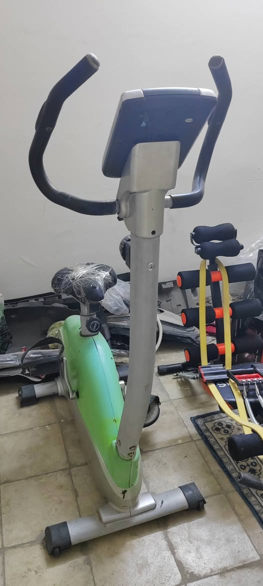 السلام عليكم
منقله للبيع
مع كرسي للرياضه وكرسي للرياضه
الاتصال مازنجر ***********
تحياتي واحترامي للجميع
