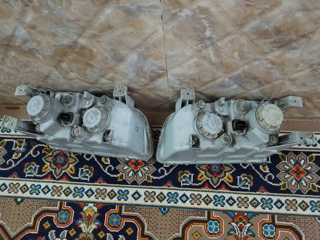 للبيع
مال هونداي تراجيت من2001الى2008
اصلي بلادي 
لايت شغال وسكنات خلفية هم يشتغلن 
فقط سكن خلفي ايمن مكسور جامة
السعر:: 130الف بيه مجال..
رقم هاتف    ***********
