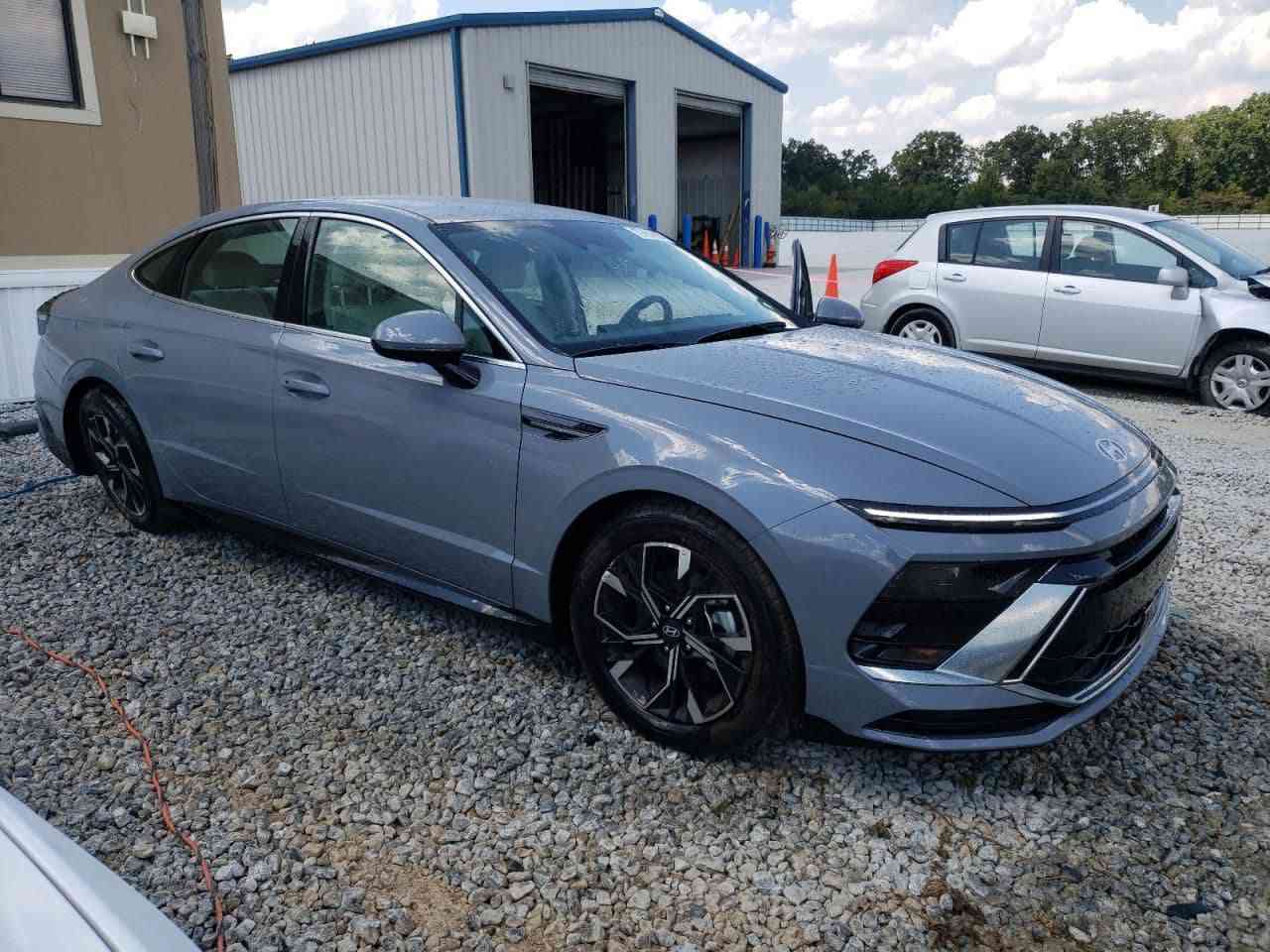 سوناتا مديل 24 رقم نجف معوقين لون مميز سمنتي داخل ابيض السياره حادثها قطعتين باب السايق وخلف السايق محرك 2500 بانزين مكان السياره نجف وسعر البيع 175 او مراوس تواصل ‭0780 545 0906‬
