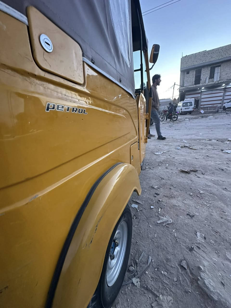 مكينه وتراي يخبل 

كشر مكفوله  

مكاني كربلاء حي الغدير 

سعر ٧٣٥٠ وبيه حك الجيه

***********نتصل وبيك خير وتدلل
