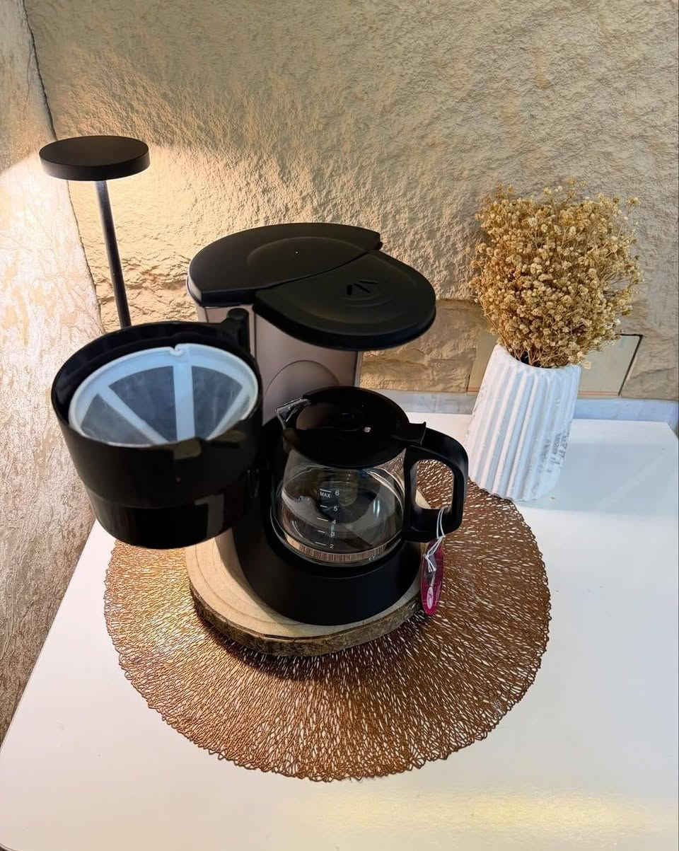 صانعة القهوة ماكسويل MW-1650 BK بتصميمها الأنيق وقدرتها العملية تخليك تحضرين قهوتك المفضلة بسهولة وبمذاق ولا أطيب 😍 

• 4–6 أكواب جاهزة بدقائق — perfect لصباحك ولضيوفك ☕💛
• نظام تنقيط يعطيك نكهة غنية ورائحة تعبي المكان 💨
• فلتر نايلون قابل للغسل وإعادة الاستخدام ♻️
• قاعدة تسخين تحافظ على القهوة دافئة دوم 🔥
• خزان زجاجي مقاوم للحرارة ومؤشر مستوى الماء لراحة أكثر 👌
• تصميم صغير وأنيق يناسب أي مطبخ ✨
سعر25الف يوجد توصيل لكل العراق
***********
