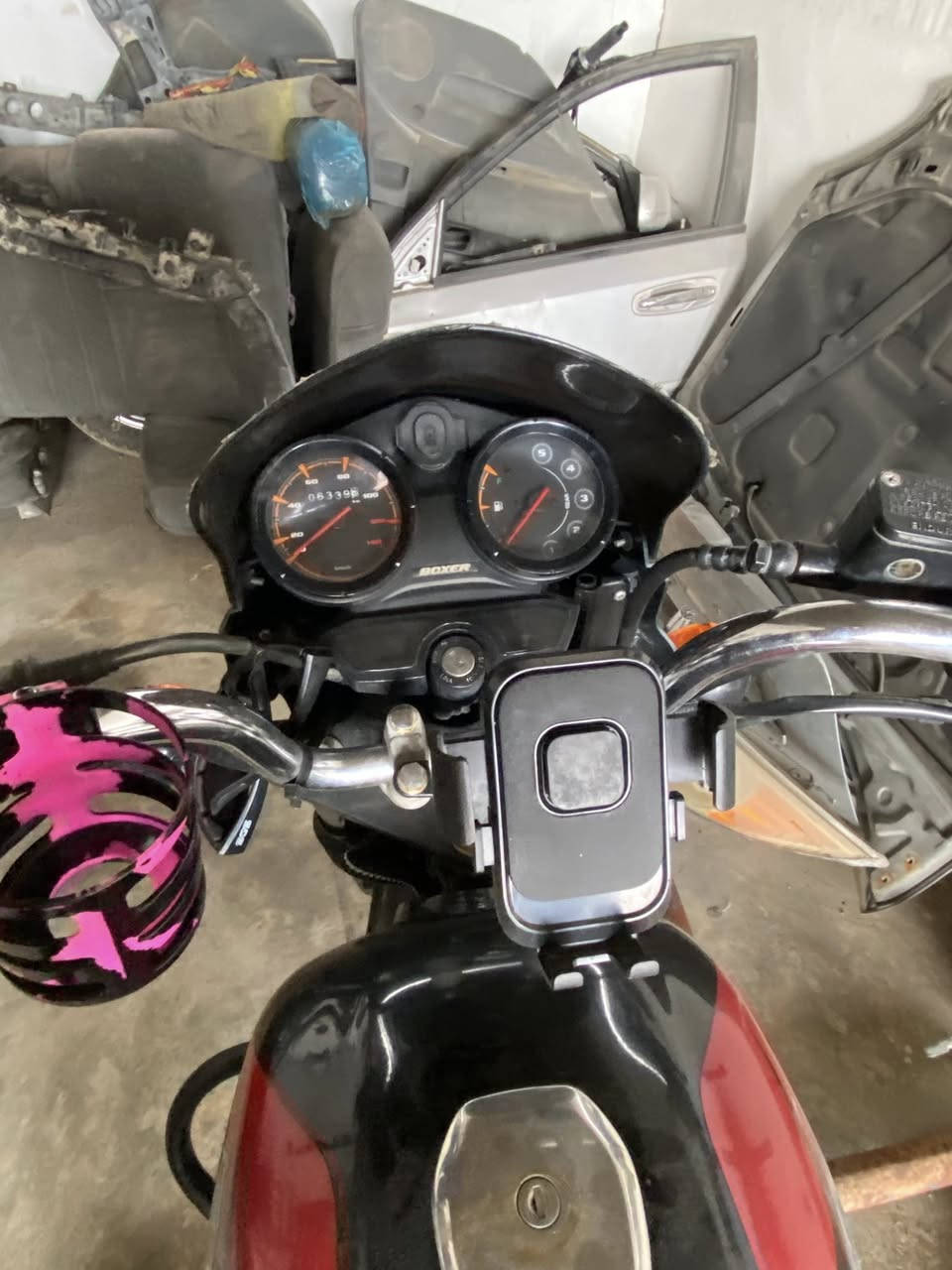 السلام عليكم بوكسر للبيع 2023مرقم بغداد دراجه كفاله عامه ماشيه 6000 بس 
سعر مليونين و600 وبيها مجال 
مكان الدراجه بعقوبه 

***********
