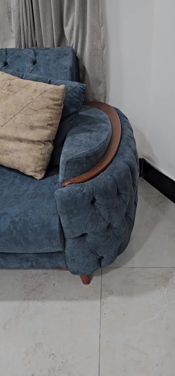 ديوان ١١ متر ( ١٣ مقعد) مستعمل شغل درجة أولى
السعر ٥٠٠ مع الزولية - ٤٥٠ بدون الزولية 
العنوان الرمادي 
للاستفسار ***********
