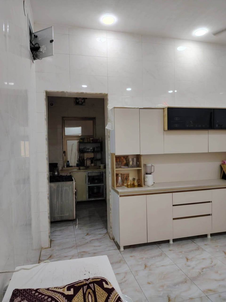 ما تلكه اجمل من هيج بيت
🔸بيت زراعي مساحة 250  سند 25  بناء 2026 
🔸حي الشموع - شارع المدارس 
🔸مقابل الطابو و على مخطط التبليط
🔸خدمات كلها متوفره

البيت بناء طابقين

🔸الطابق الاول يحتوى على

🔹حديقة  خارجيه + داخليه
🔹مطبخ حار + بارد + مخزن للطعام
🔹استقبال انيق و كبير مع مجمع صحيات خاص به
🔹صاله  و مجمع صحيات داخلي
🔹غرفتين  ( غرفة واحد بنظام سويت )

🔸الطابق الثاني يحتوي على

🔹غرفتين بنظام سويت كامل و مجمع  صحيات خاص بكل غرفة
مع صاله 

البيت بناء درجة اولى و خارطة حديثه 
تأسيس كهرباء و ماء بأحدث الانظمه
و يحتوى على اجهزة حماية خاصة لكل جهاز كهربائي

للأستفسار اتصل على الرقم 
***********
