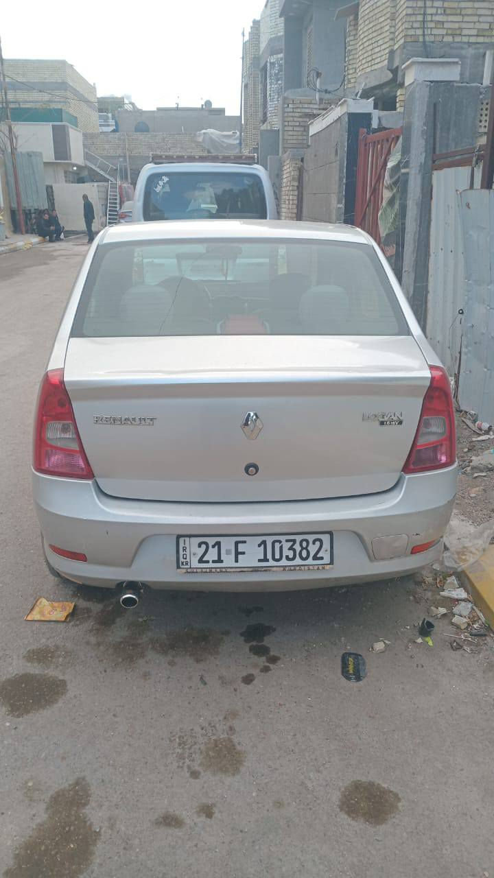 رينو لوكان. موديل2010 مكفولة من الضربة والصبغ رقمها سليمانية شرط التحويل مكانها بغداد،،،،محرك وكير اوتوماتيك شرط سعرها55 وبيها مجال***********
