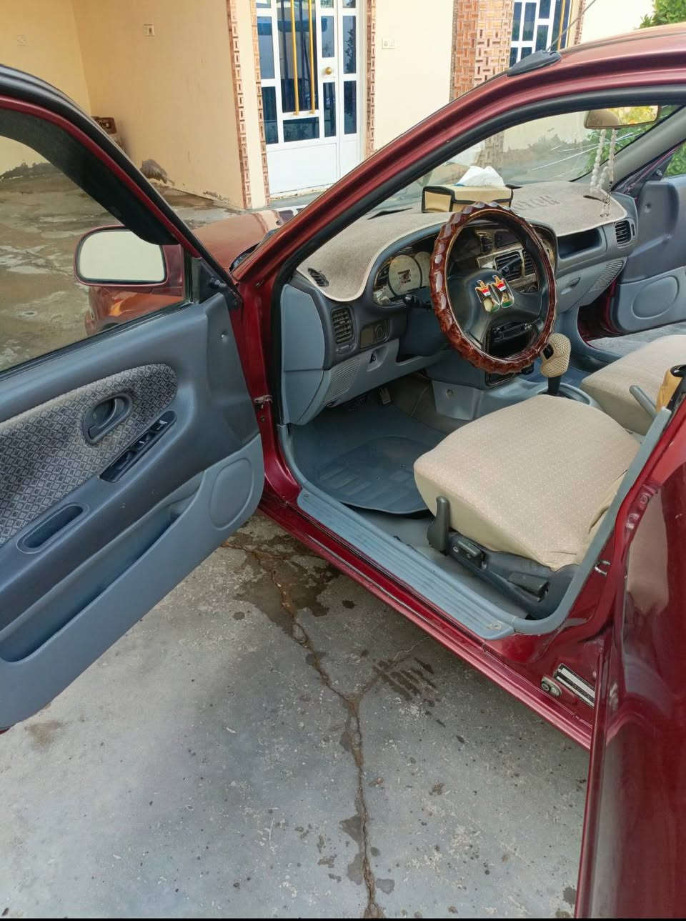 السلام عليكم 
سياره بروتون للبيع موديل( 2004 ) رقم بغداد فول نضافه كير اوتماتيك محرك (1500) تخم تاير جديد حداديه صدر جديد كهربائية شغاله تدفئه تبريد السيارة بأسمي تحويل ثاني يوم عنوان بغداد المدائن 
 للاستفسار اكثر الاتصال بالرقم (***********)
