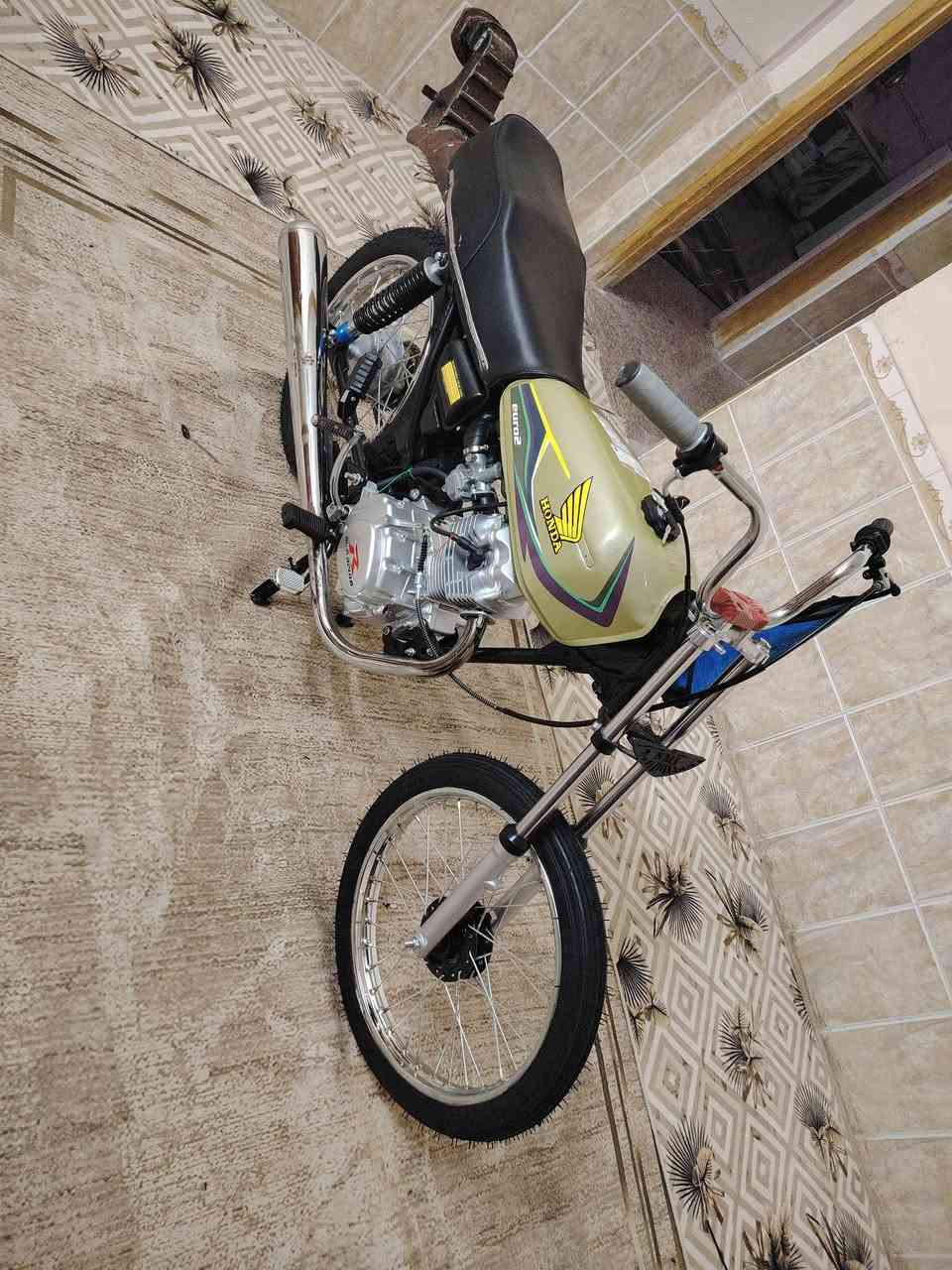 سلام عليكم شباب دراجة اربعه كير للبيع رابيدو تعمير26 جديد زيرو ما مشتغله البارحة كملت تعمير ماصاعده الشارع دراجة مابيها نقص برغي غراض كله اصلي من أطول لطول السعر 650بيها مجال قليل مكان دوانيه رقمي ***********
