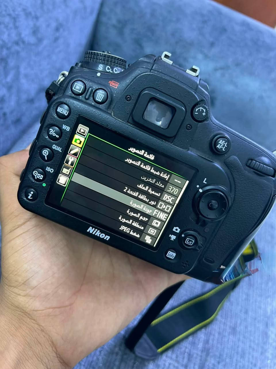 سلام عليكم
كامرة للبيع اخذتها قبل اسبوعين وما استخدمتها وكلشي ما اعرف بيها 
الشتر k80  وياها فلاش خارجي  
وجنطة الكامرة نضيفة بس قبق البطارية ضايع 
السعر 550 وبيها مجال
العنوان بغداد مدينة الصدر 

*********** واتساب
