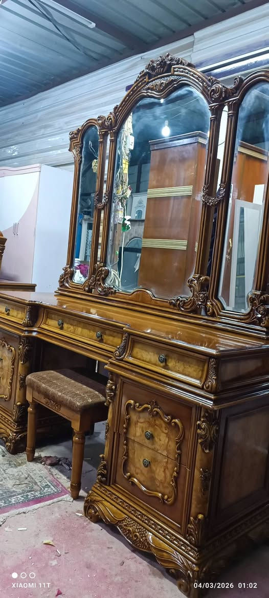 غرفة نوم ايطالي 6 قطع 750 
***********
