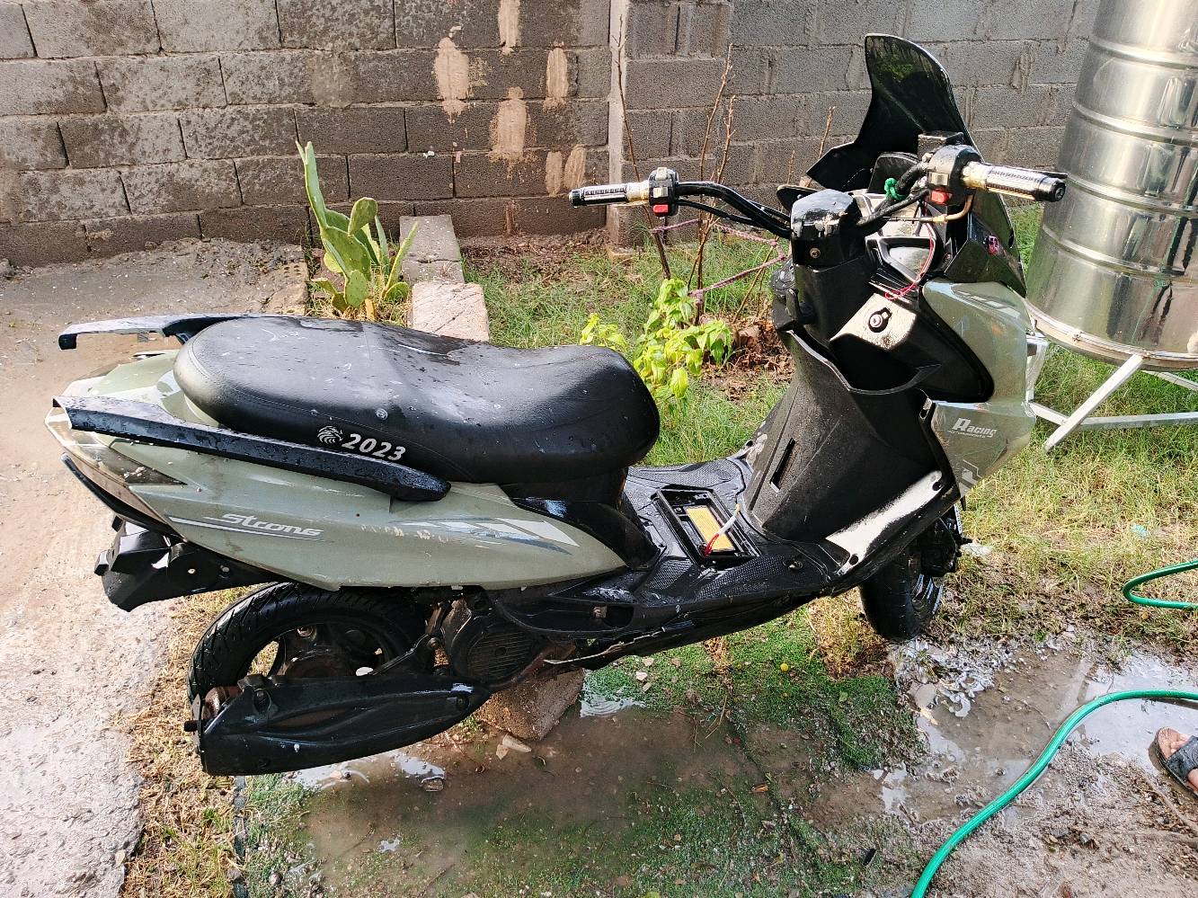 السلام عليكم 
للبيع دراجه سترونك 
موديل 2021 
الدراجه خير من الله بس فقط عوزه كابريتر و الدراجه شغاله و تمشي 
السعر 250 وبيهة مجال 
الرقم ***********