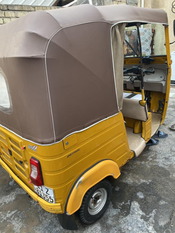 السلام عليكم تكتك للبيع موديل 20 التكتك نضيفه فوك متتخيل وجاهزه مال شغل تاخذهه تترحم عليهه ما بيهه اي نقص بس اشاره السكن الامامي وهاي ضربه بل جاملغ الامامي السعر 6800 بيهه مجال حك الجيه مكاني بغداد شهداء البياع ***********
