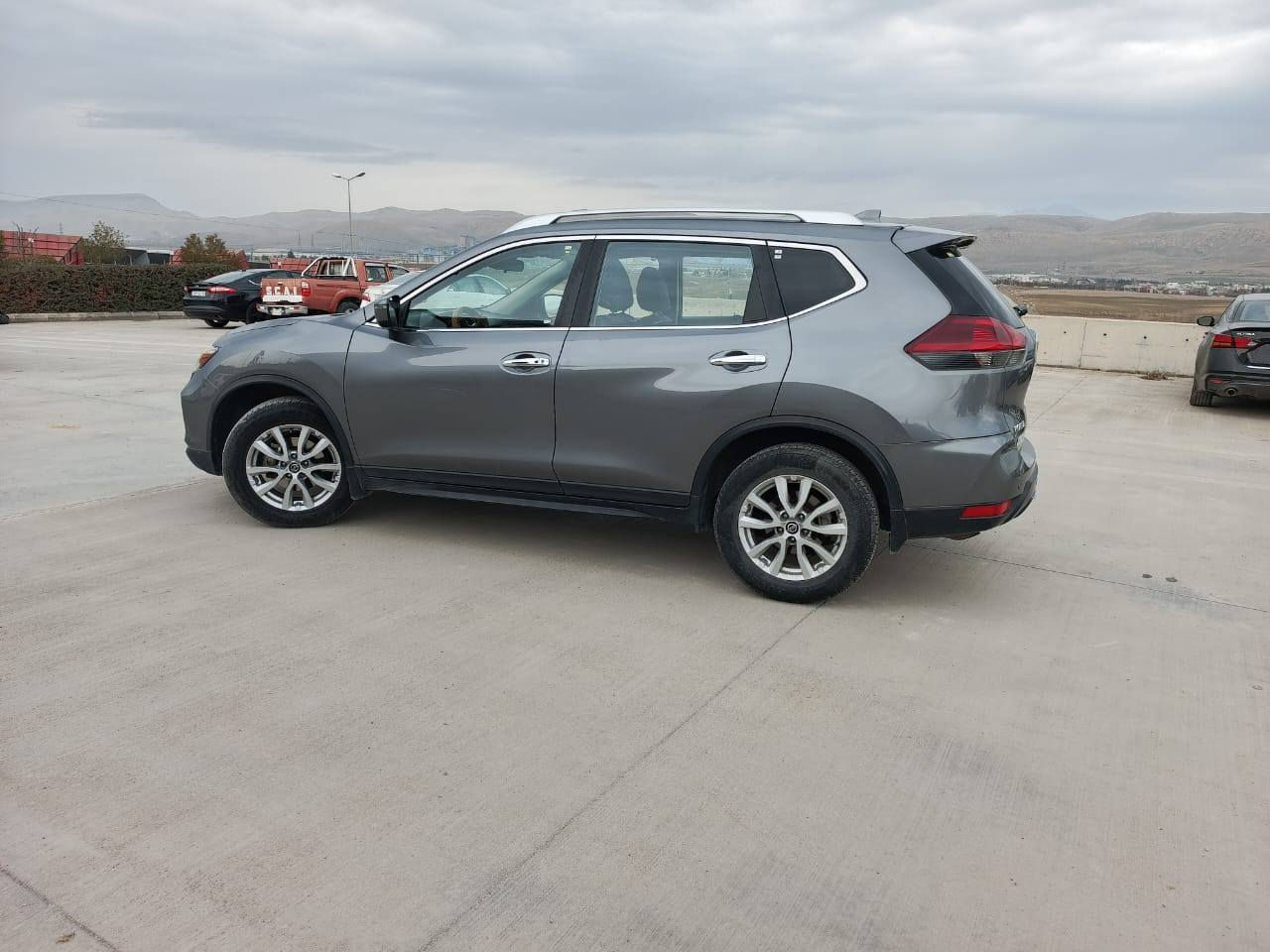 ***********
نیسان ڕۆگ 2020 sv  دەبڵ ئەکسل 
چوار پستۆن فوول بەس سڵایت نیە
زۆر پاکە ڕەقەم سلێمانیە بە ناوی خۆماوەیە 
ئۆتۆ ستۆپ و ڕادارو خەتی جادە 
یەک پەڵە بۆیاخی هەیە بێ ناوگرتن
گێڕومەکینە بەشەرت 
تەحویل و غەرامەی بەشەرت
سعر..179 کەمێك مەجال
شوێن..سلێمانی .. بازیان
تلفۆن..     ***********
واتس اپ ..*********** السليمانية, العراق
