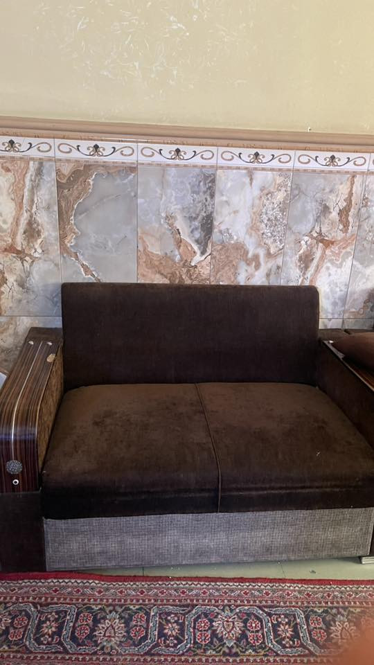 قنفتين زرقا وقنفتين بني للبيع سعر150 تصل واتس‭0773 421 5089‬ نظيف مبي عيوب
