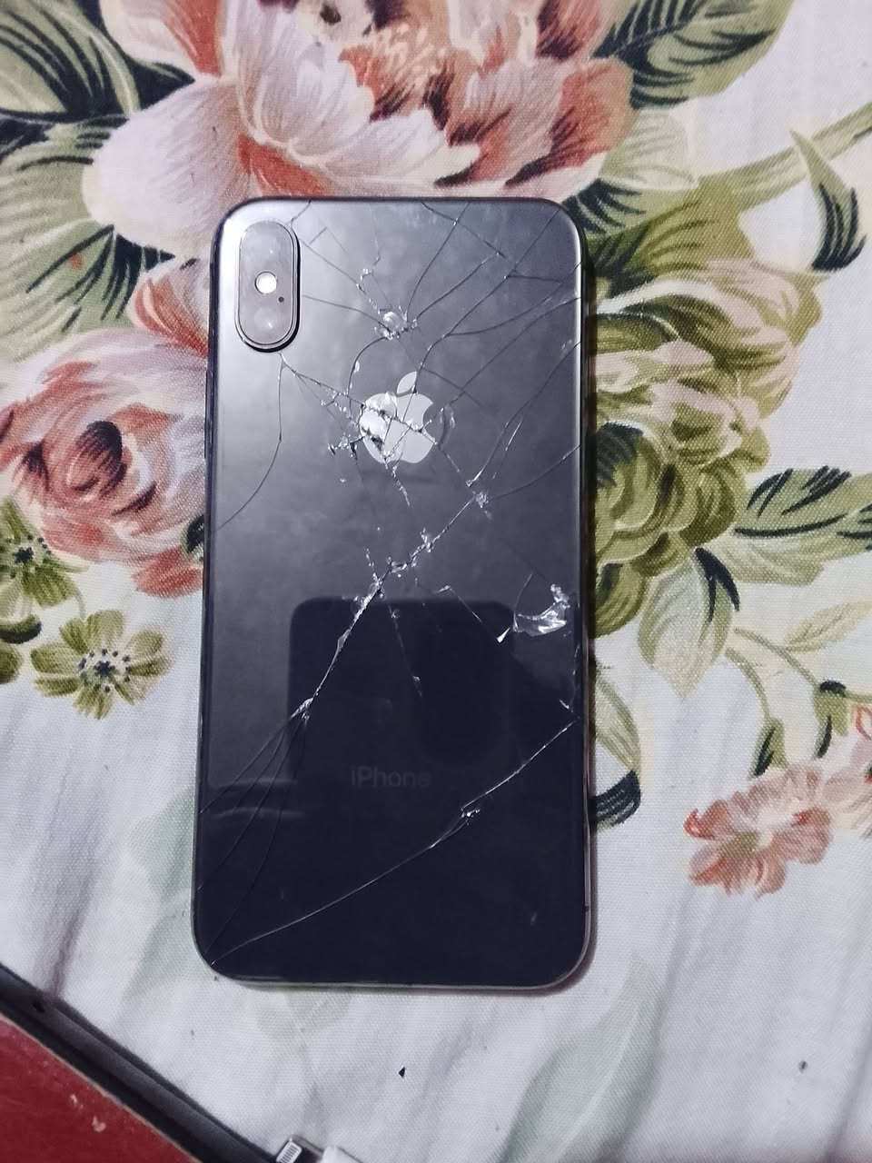 سلام عليكم ايفون اكس اس الخط شغال ذاكره 256امبدل بطاريه وشاشه السعر 70وبي مجال الطيبين رقمي ***********
