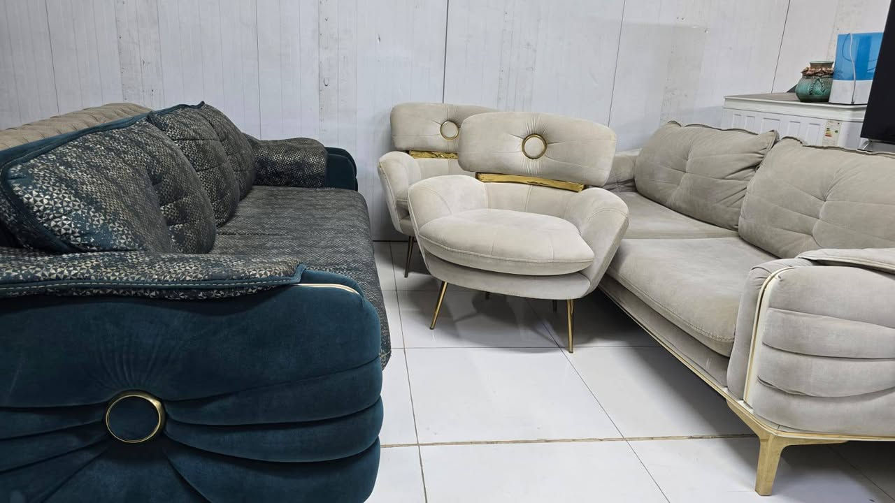 ​السلام عليكم.. متوفر الآن طقم تركي مميز بتصميم "مودرن" وألوان جذابة (لونين)، يجمع بين الفخامة والراحة وعملي جداً للمساحات المختلفة.
المواصفات:
✅ عدد المقاعد: 8 مقاعد بتصميم مريح جداً.
✅ اللون: مزيج رائع بين اللون الزیتوني والاوف وایت.
✅ الميزة: نظام "سرير قلاب" (يتحول بسهولة إلى سرير مريح للضيوف أو الاستراحة).
✅ الحالة: نظافة عالية جداً (95%) وتصميم عصري يناسب البيوت الحديثة.
​📍 العنوان: بغداد - الدورة - شارع الكفاءات.
📞 للتواصل أو واتساب: ***********
