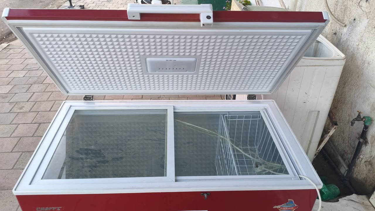 مجمده للبيع سعره260 
جديده ب 600 
تاخذ نص امبير  ونضيفه ما مصلحه بلاديه 
***********
