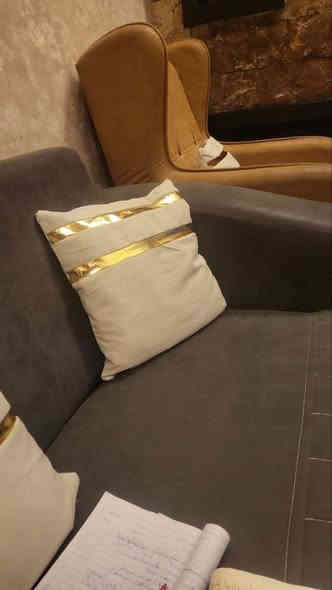 تخم شاموا بحالة ممتازة وأخو الجديد للبيع بسعر 400 سعر مناسب مشتريه بمليون و300 صارله كم شهر

يكون من مقعدين منفردات ومقعد نفرين ومقعد 3 نفرات المجموع 7 نفرات

مصنوع من خشب الزان وجلد شامواه ووتر بروف ضد الماء والسوائل

صناعة تركية درجة ممتازة
بدون ضرر ولا شخط ولا اي عيوب

سبب البيع عدم توفر مكان كافي للتخم

العنوان بغداد الشالجية
للاتصال ***********

دزلي رسالة ادزلك فيديو كامل للتخم بكل تفاصيله بغداد
