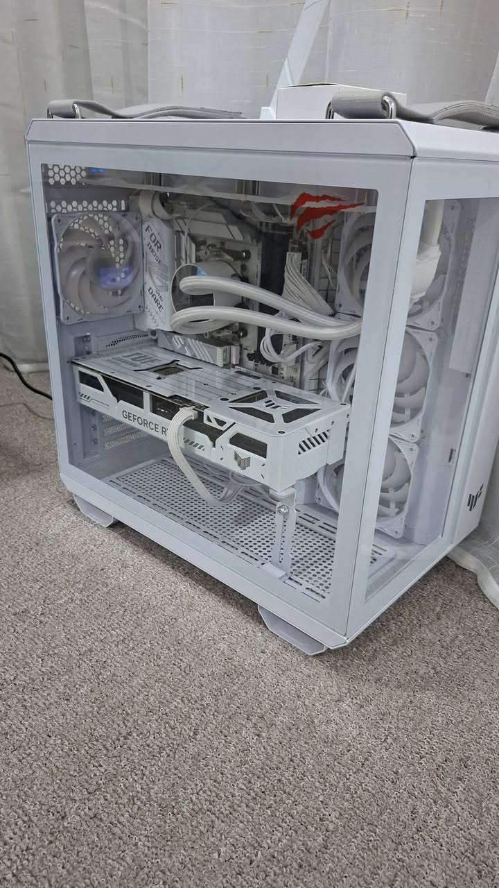 تجميعة كامله للبيع
ما اتوقع تلكه هيج سعر بهل وكت المهم 

كل المواصفات بالصور موجوده مع شاشة AOC حجم 27 2k 240HZ

السعر 2950 قفل كامله من كلشي مع الشاشه
تواصل واتساب او خاص ***********
