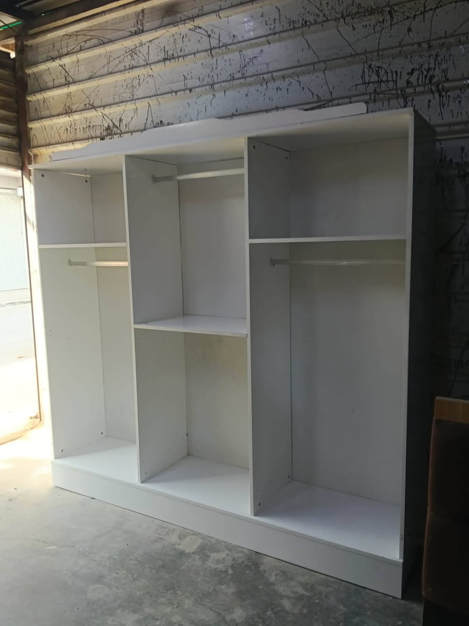 غرفه نوم تركي 🇹🇷🔥 
مستخدم كنتور ابواب 
5 قطع نضافة 90 💯 
سعر 500 نهايته 475مشي مع شد ونقل مجاني 🚛🧑‍🔧 حجز واتساب فقط ***********
