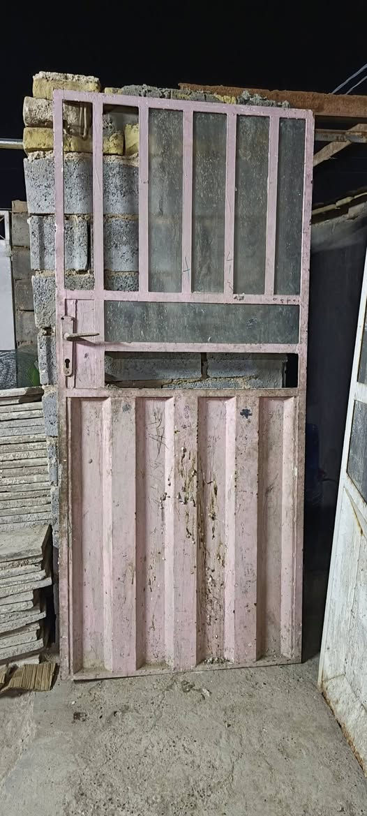 بيبان 2 نوعيه ثقيله بدون جراجيب قيم بلي يرضي الله واني بخدمتك***********
نجف كوفه حاي صدر الثالث
